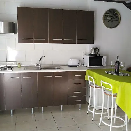El Almendrero Apartment *